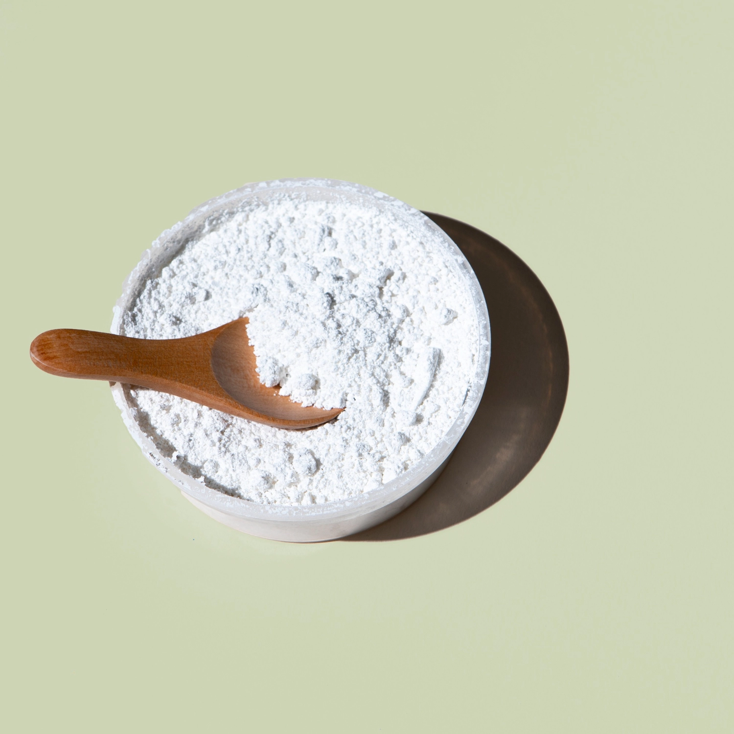 Bicarbonate de soude utilisé en solution naturelle pour adoucir le linge